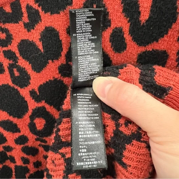 Forever 21 Animal Print Sweater Size M - Picture 5 of 6